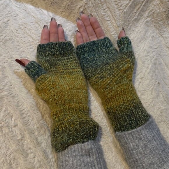 Handmade Women's Wool Blend Green Colorful Knit Fingerless Soft Mittens Gloves - Picture 5 of 10